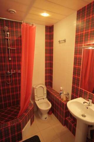 Гостиница Голден Овен Чебоксары Одноместный номер эконом-класса с общей ванной комнатой-11